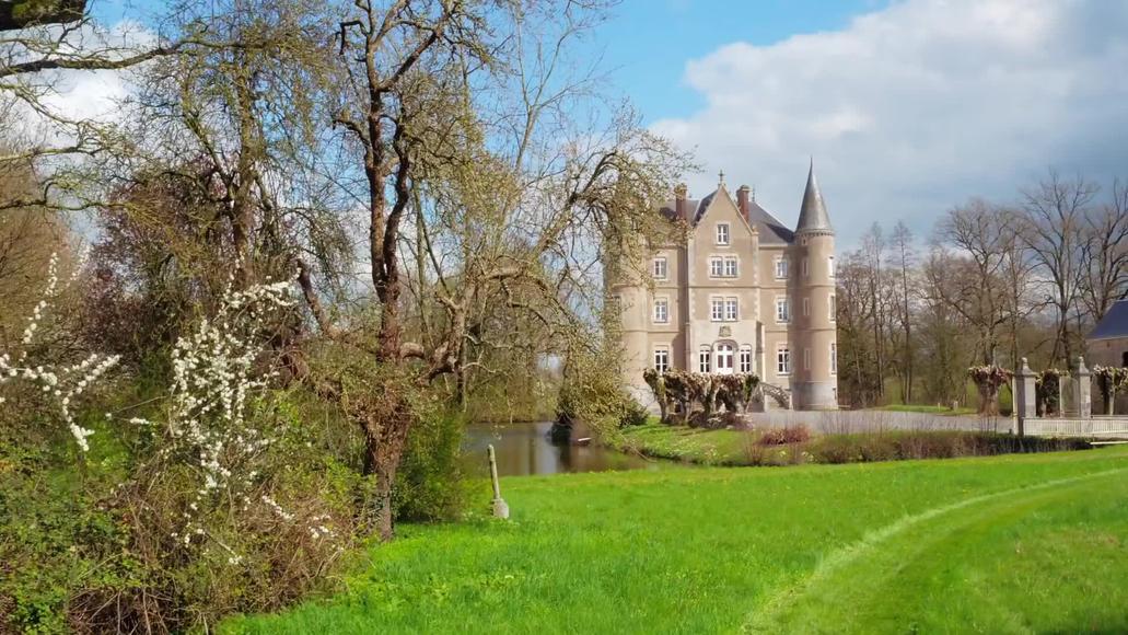 Escape to the Chateau 